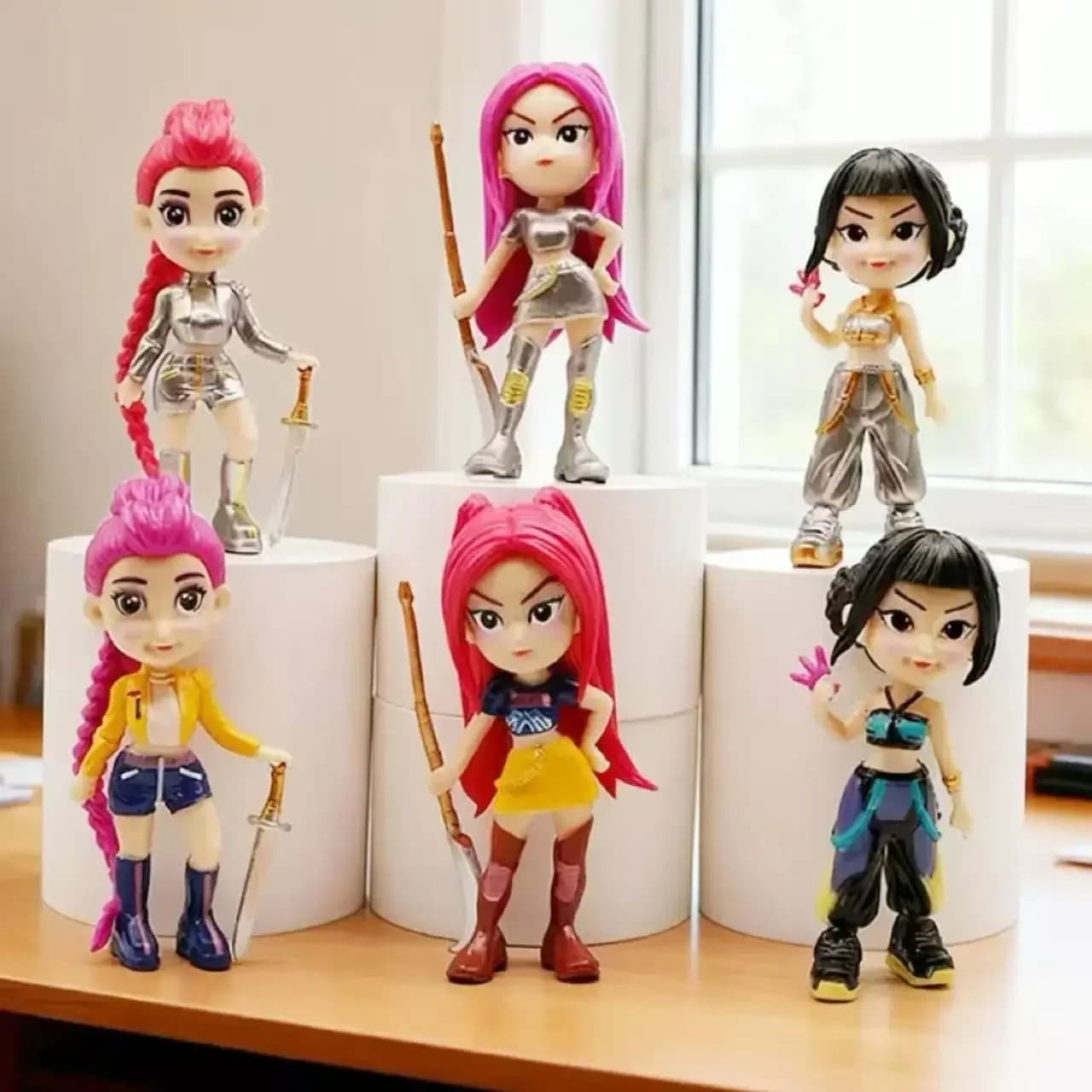 Action Figure Kpop Demon Hunters 2026 - Derpys, Tiger, Rumi, Mira, Zoey, Sussy - Statuetta Regalo di Compleanno per Bambini - Disponibile con Spedizione Veloce