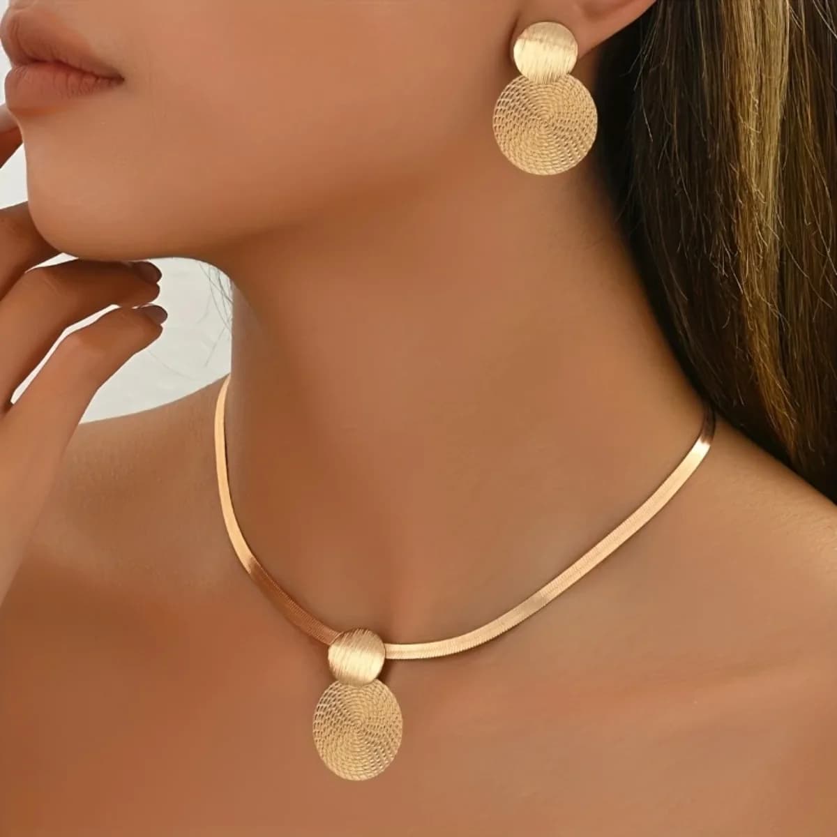 Set di Collana Elegante e Orecchini a Perno per Donna, Nuova Collezione di Gioielli di Lusso, Accessorio Raffinato e Regalo Perfetto