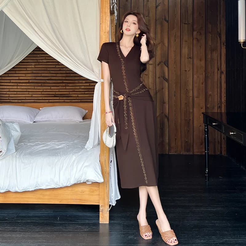 Fashionable Korean Style V-Neck Midi Dress Women's Slim Fit Diamond Embellished Dress mid Waist Summer Short Sleeve Dress