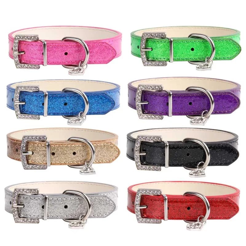 Nuovo collare per animali domestici in pelle PU lucida con cuore di strass creativo, bottone con diamanti, collare con tracolla nobile per cani, gatti, forniture per animali domestici