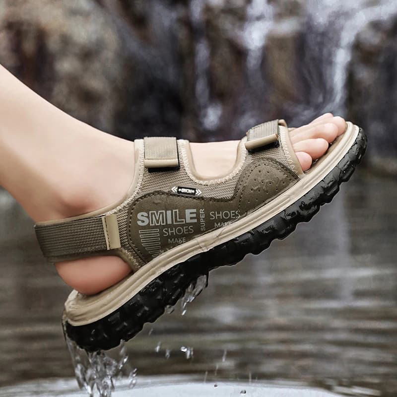 Sandali Estivi da Uomo Nuovi 2026, Scarpe da Spiaggia Outdoor Regolabili con Velcro, Sandali Sportivi Antiscivolo Resistenti all'Usura per la Guida