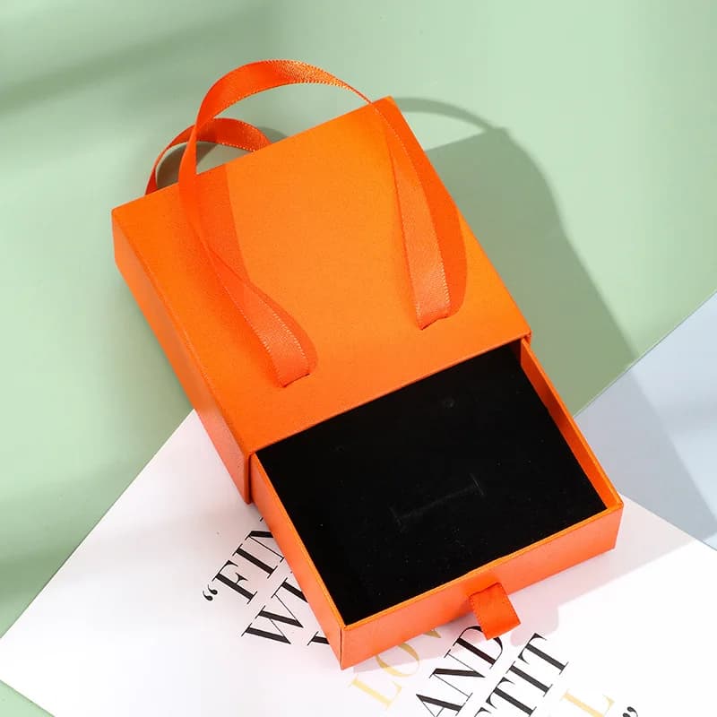 5 Pz Nuovo Colorato Cassetto di Carta Kraft Scatole per Imballaggio di Gioielli 9x9x3.5 cm Anello Orecchino Collana Pull-Out Confezione Regalo Con Maniglia