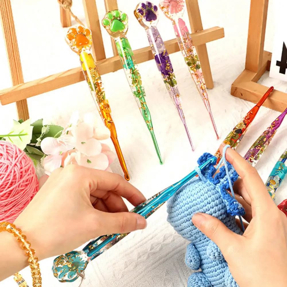 Hand Sore Crochet Tool Floral Resin Crochet Hook Set Dried Flower Handle Hooks Metal Head Crochet Needles with for Arthritis