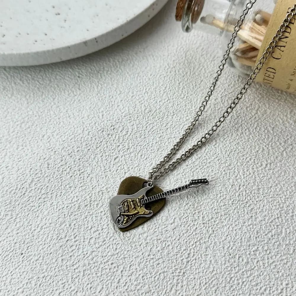 Collana con plettro da chitarra vintage, girocollo in lega di zinco, ciondolo punk rock, catena per maglione, collana gotica a forma di chitarra, hip hop