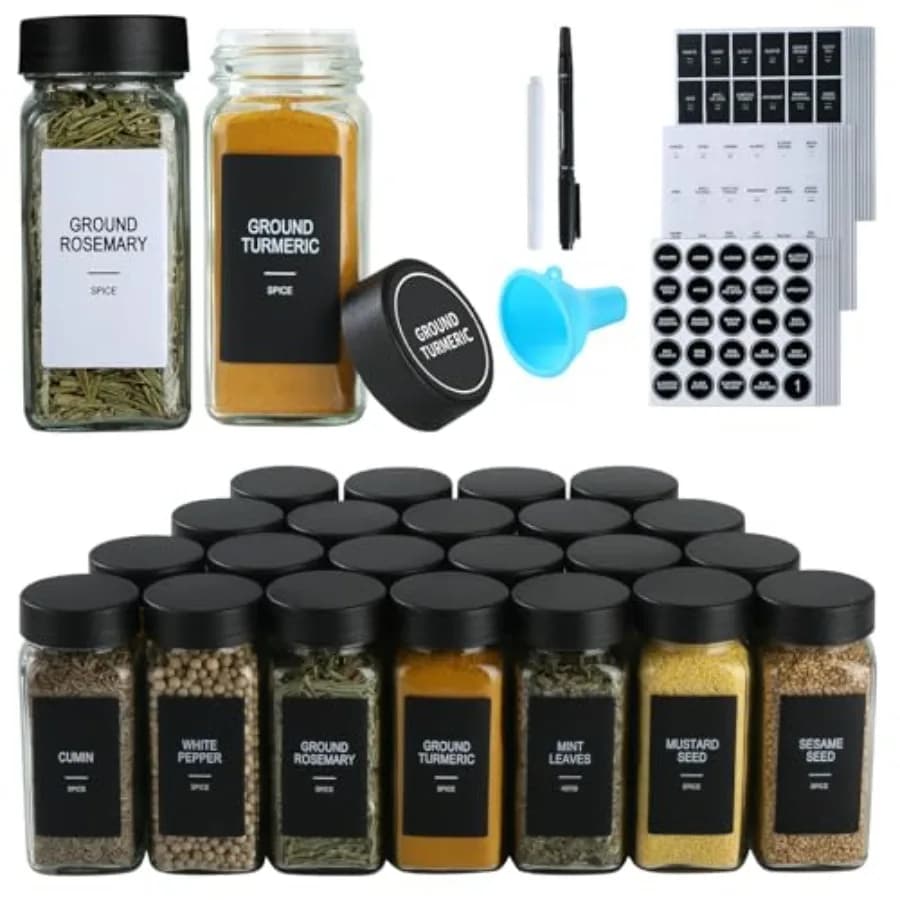 Set di Barattoli in Vetro per Spezie con Etichette, Contenitori per Spezie da 4oz, Contenitori per Condimenti con Coperchi Ermetici Neri e Coperchi Dosatori S