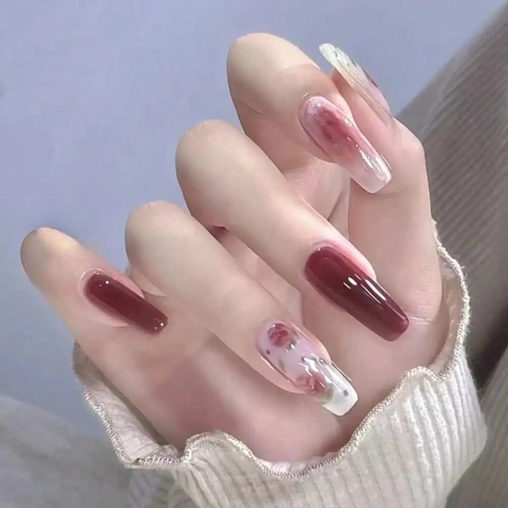 24 pezzi di unghie finte rosse sfumate, lunghe e quadrate, con design floreale bordeaux, eleganti per manicure fai da te da donna