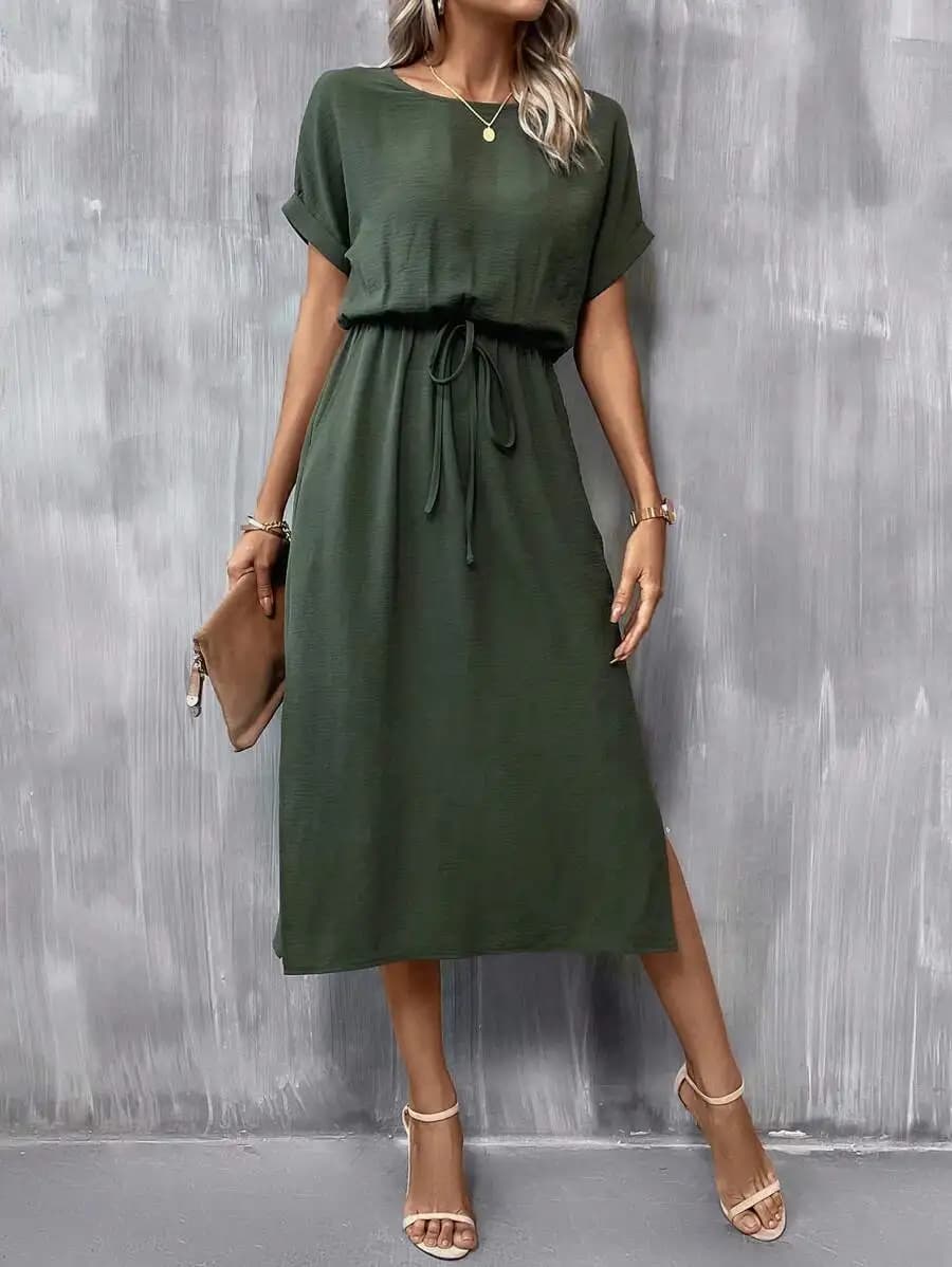 Abito midi verde oliva con maniche a pipistrello e coulisse in vita