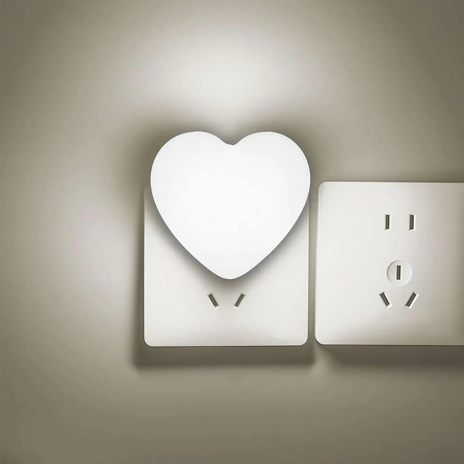 Night Light Plug into Wall, LED Cute Nightlight with Auto Dusk to Dawn Sensor, Soft Warm Light for Kids Bedroom Nursery Bathroom