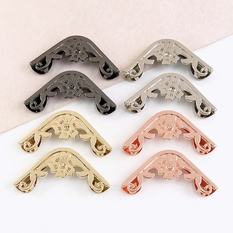 5/10/20 Pezzi 35*46mm Fibbie Angolari in Metallo Cavo per Borse, Clip Decorative per Quaderni, Protezioni per Forniture da Ufficio, Chiusure a Vite