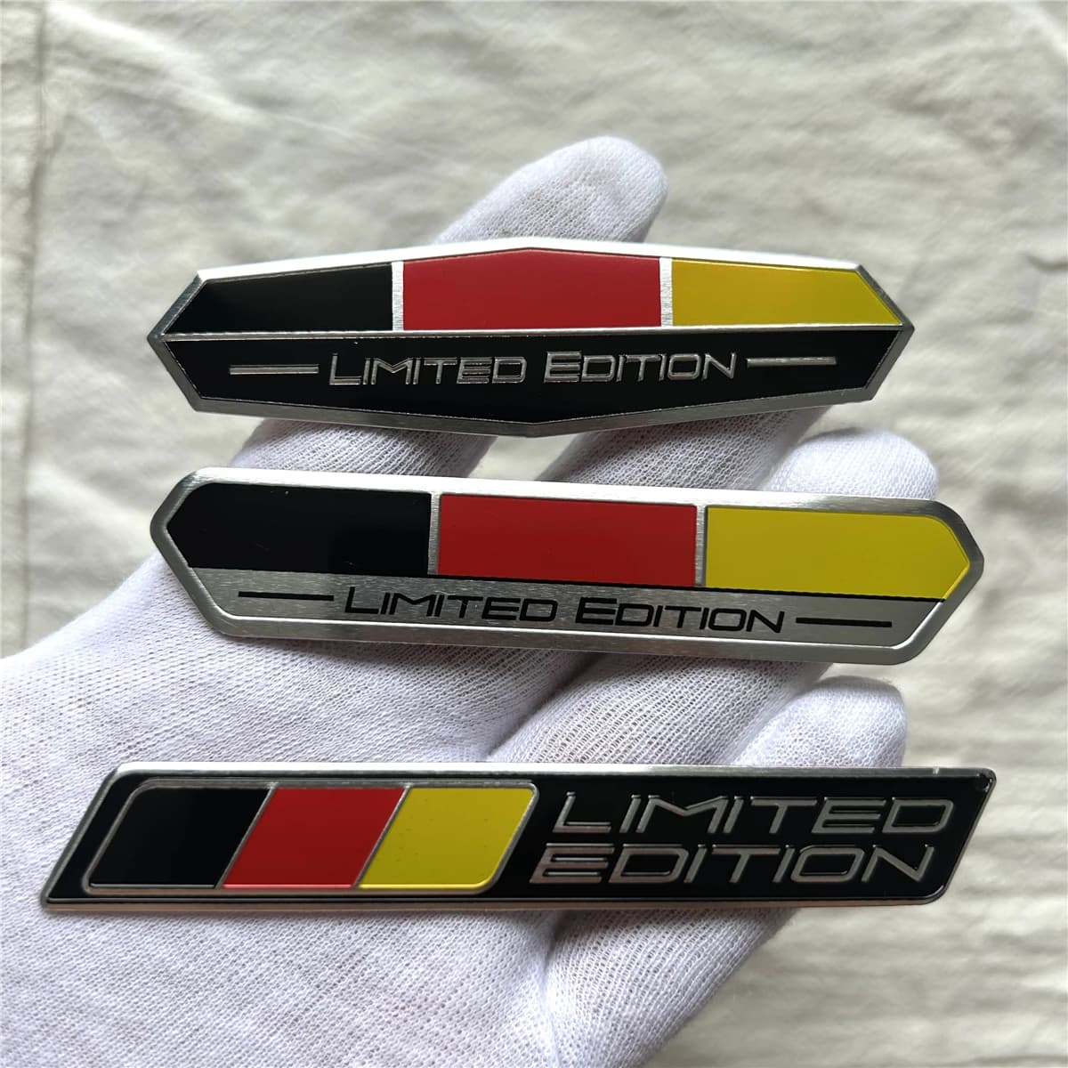Adhesive emblem in aluminium with German national flag in limited edition Rear luggage badge Decalcomania for the body of the emblem of the car