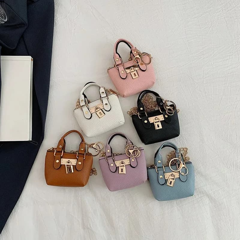 Borsa a tracolla piccola quadrata da bambina 2026, nuova collezione estiva 2025, classica borsa a tracolla per bambini. Portachiavi Portafoglio