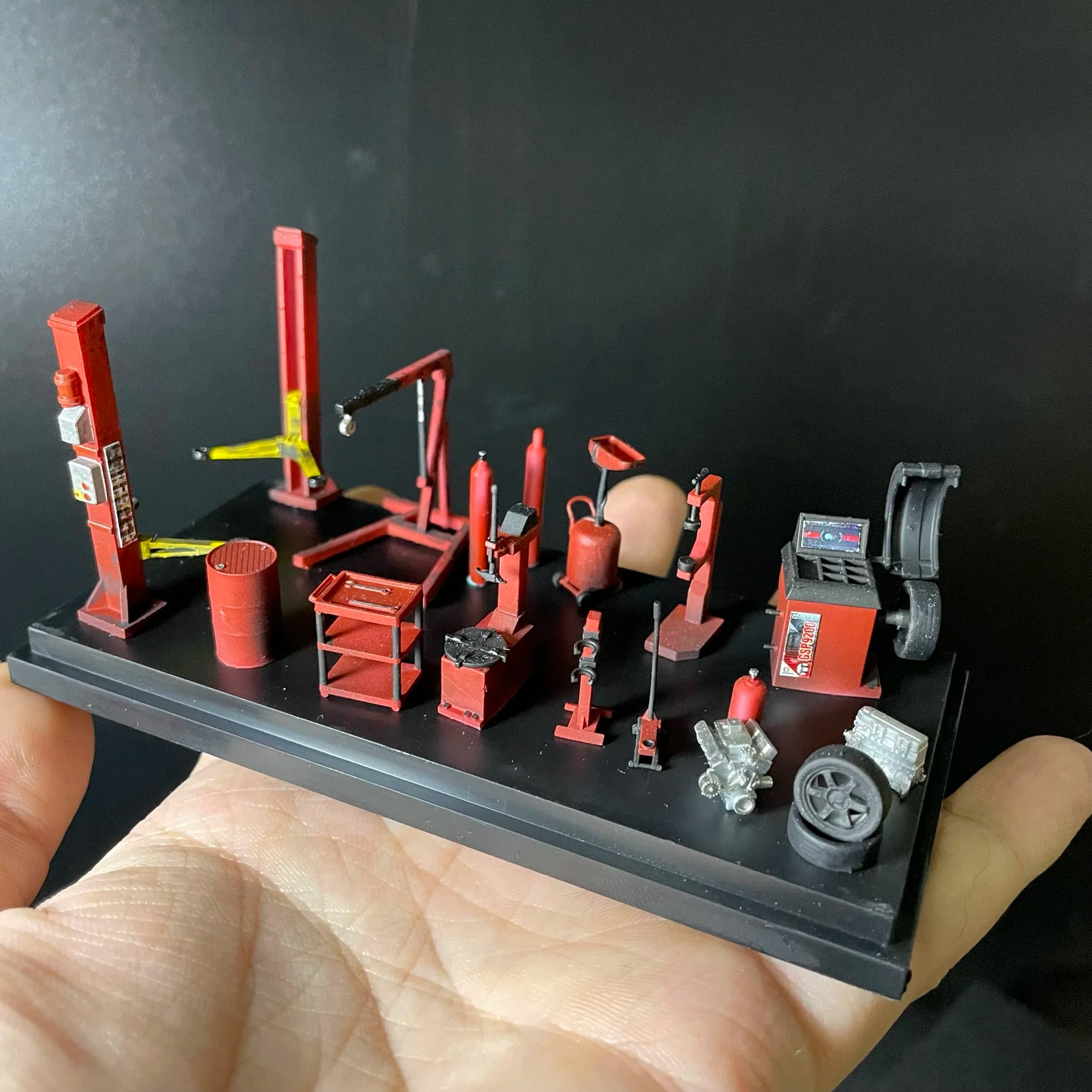 1:64 Modello di scena in miniatura per garage americano Paesaggio fai-da-te Riparazione auto Scena di fabbrica Bambola da operaio per riparazione auto
