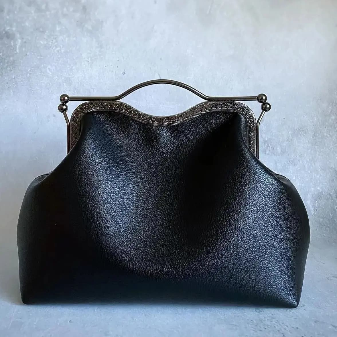 Lost in Vintage Larger Version Vegan Leather Bag with Antique Metal Frame Kiss Lock Opening Shell Top Handle 26x22x10cm