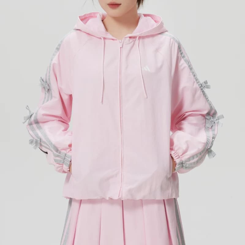 Abbigliamento sportivo da donna Adidas, corsa, fitness, allenamento, moda trendy, giacca con cappuccio in tessuto Kr7603