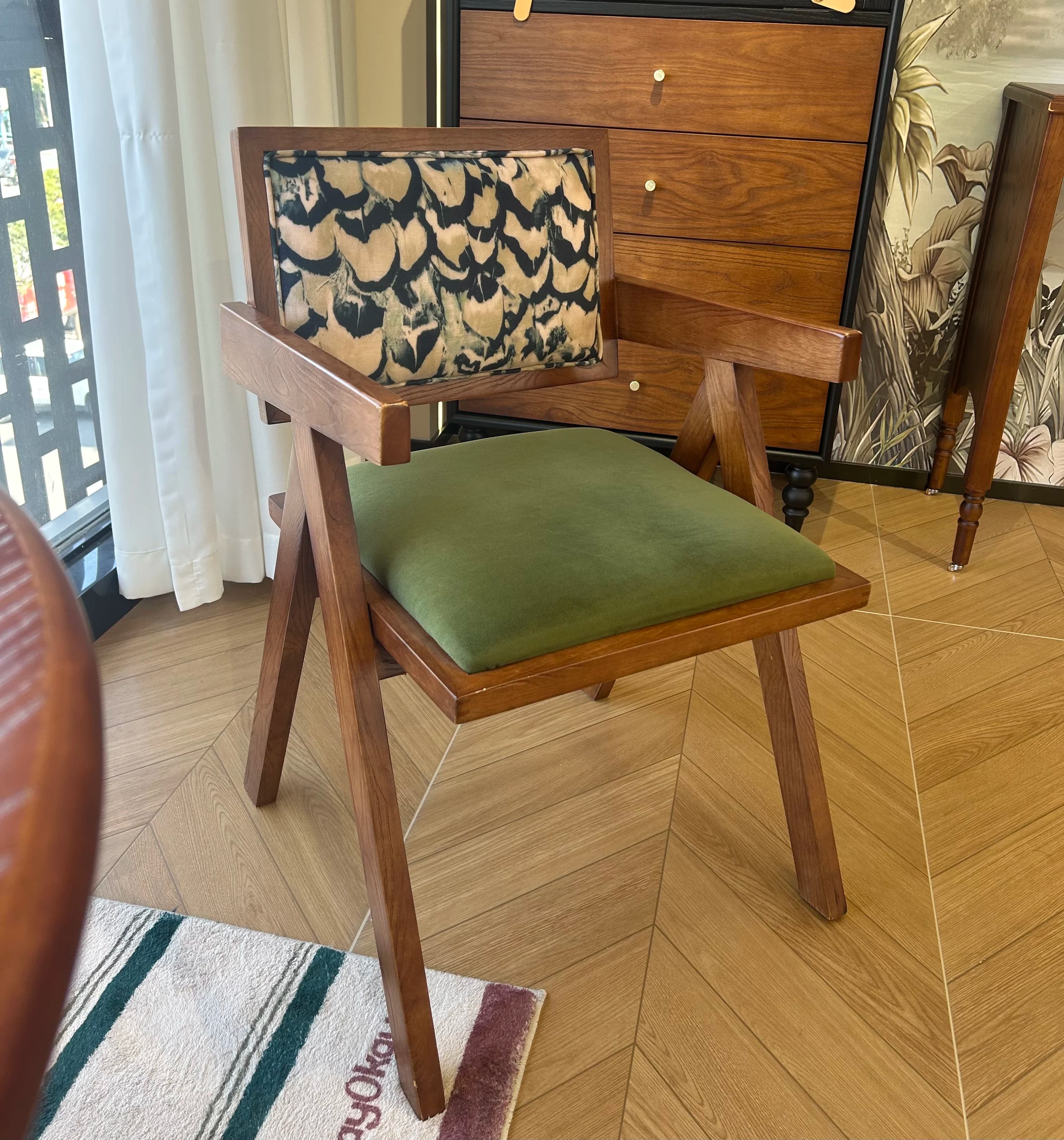 # Sedia Moderna Nordica Imbottita per Soggiorno - Sedia con Schienale in Legno e Cuscino in Tessuto per Ristoranti, Hotel o Caffetterie
