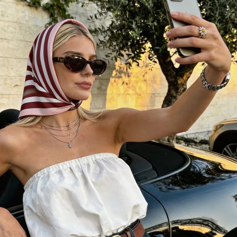 Foulard Quadrato in Seta Satinata con Stampa a Righe Geometriche, Bandana Leggera per Donne, Accessorio per Capelli, Fascia per la Testa, Decorazione per Borsa, Ideale per Vacanze al Mare