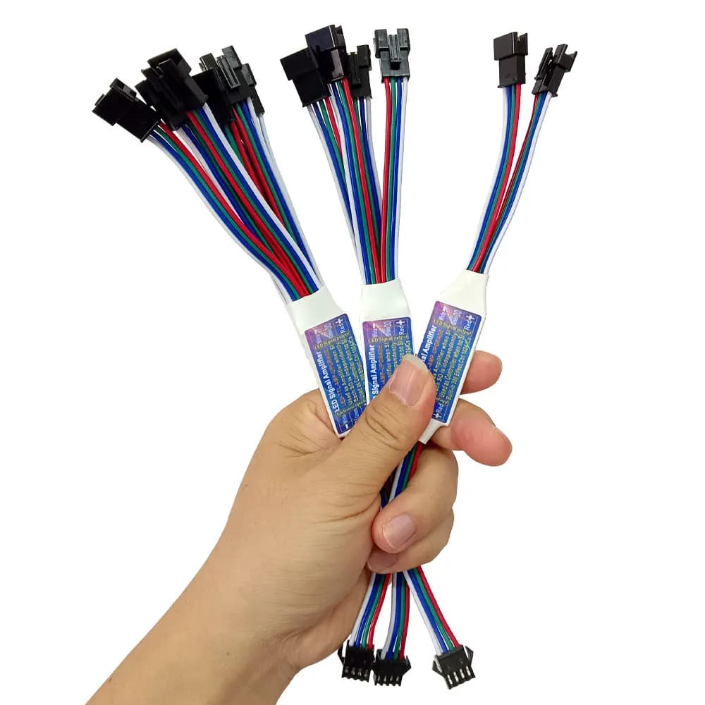 1 to 4/8 LED TTL signal amplifier Mini repeater synchronous control switch Current water light strip suitable for WS2815 2812