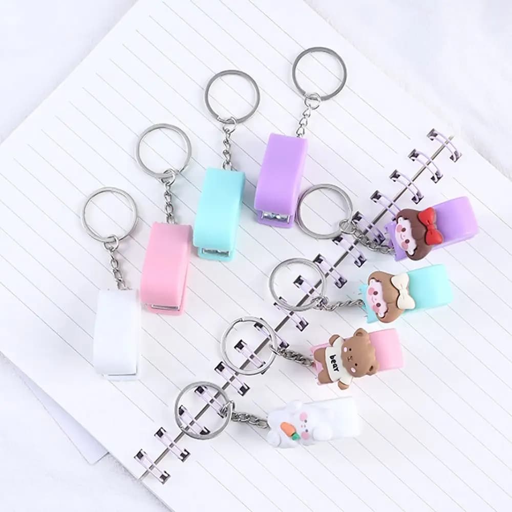 Cartoon Cute Mini Cucitrice Cucitrice portatile Portachiavi No.10 Graffette Strumenti di rilegatura Forniture per ufficio scolastico Regalo di cancelleria per studenti