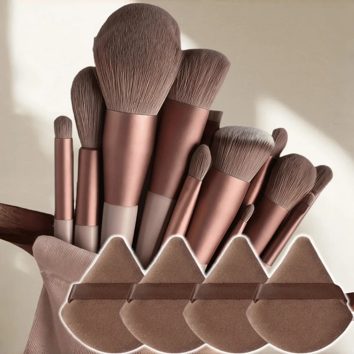 Set di 17 Pennelli e Spugne - 13 Pennelli Vegani in Seta + 4 Spugne Blender, Kit Cruelty-Free per Principianti/Professionisti (Viaggio e Casa)