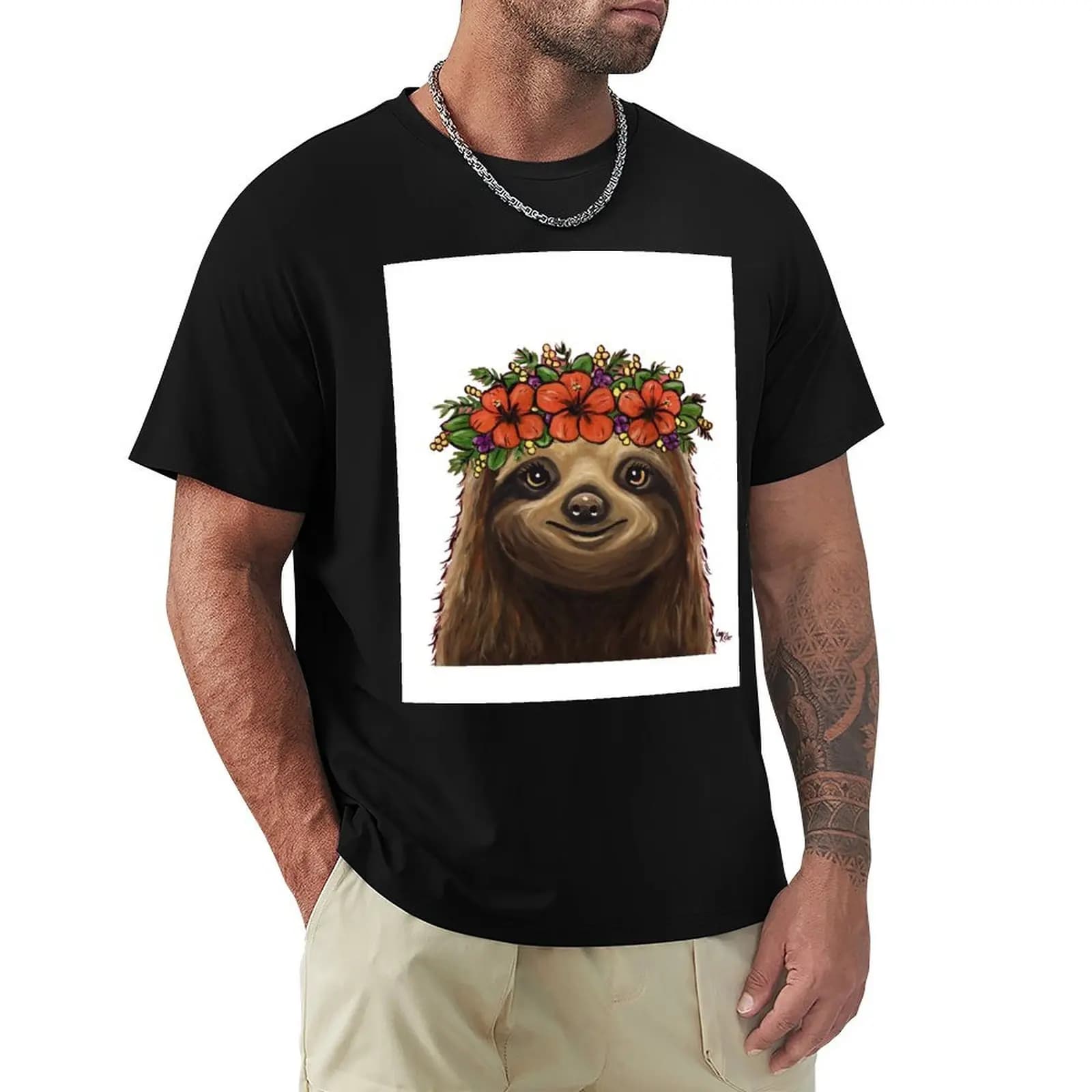 T-shirt con stampa artistica di una lucciole con corona di fiori, modello alla moda