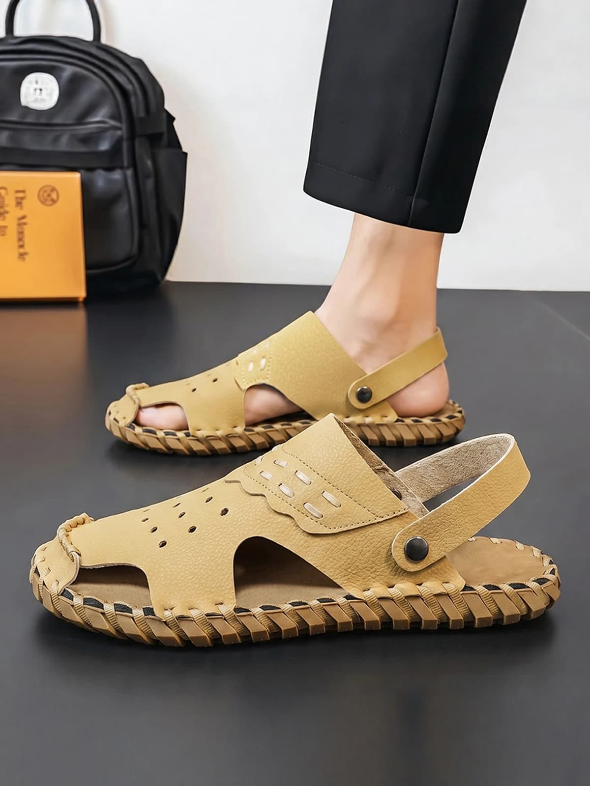Sandali da uomo alla moda casual estivi da spiaggia in pelle traforata, ciabatte romane, scarpe da guida a doppio uso impermeabili