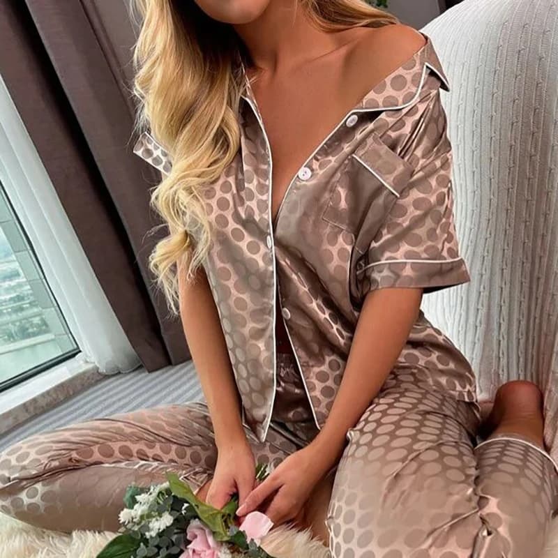 Set Pigiama da Donna a Pois Jacquard Elegante con Top a Maniche Corte e Pantaloni, Completo 2 Pezzi per Dormire e Relax