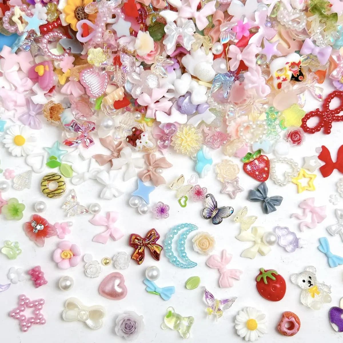 3D Misto Casuale Dolce Piccola Farfalla Fresca Fiore Fiocco Decorazioni per Nail Art Creativo Nuvola Orso Ciondoli per Unghie in Resina per Unghie Fai da Te