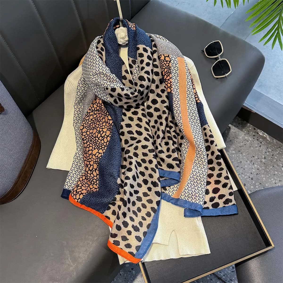 2026 Sciarpa di moda elegante sottile scialle traspirante protezione solare da donna antivento avvolgere la testa telo da spiaggia da viaggio coperta sciarpe Bandana