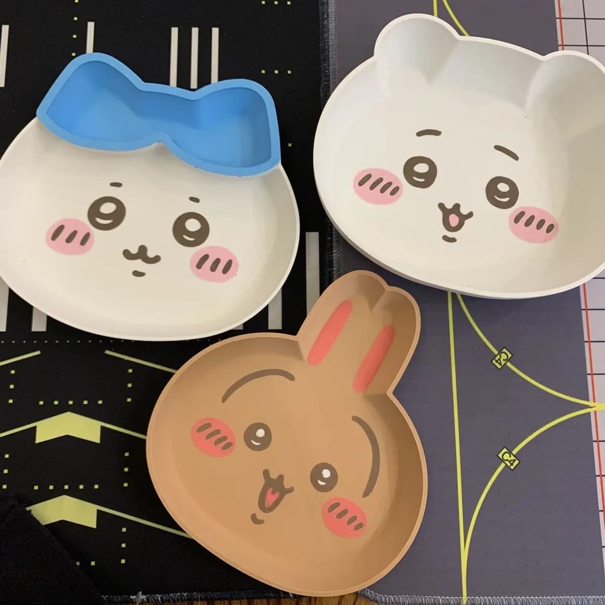 2026 Chiikawa Usagi Hachiware Contenitore a Forma di Ciotola per Gatti, Vassoio Organizzatore da Scrivania Kawaii Anime Cartoon, Regali e Giocattoli per le Feste