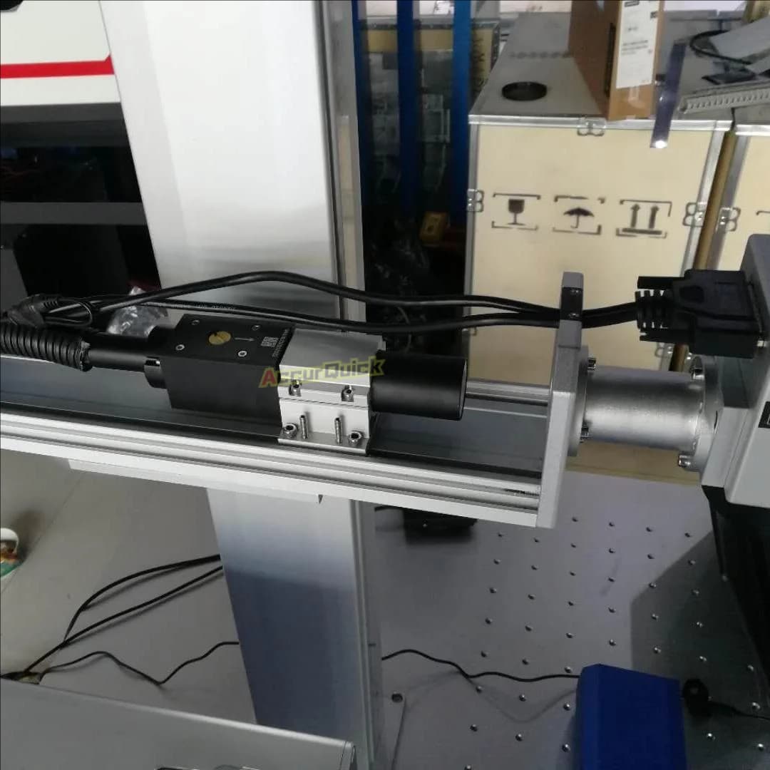 Macchina per marcatura per incisione CNC in metallo titanio e acciaio inossidabile in ferro Laser a fibra da 50 W con dispositivo rotante