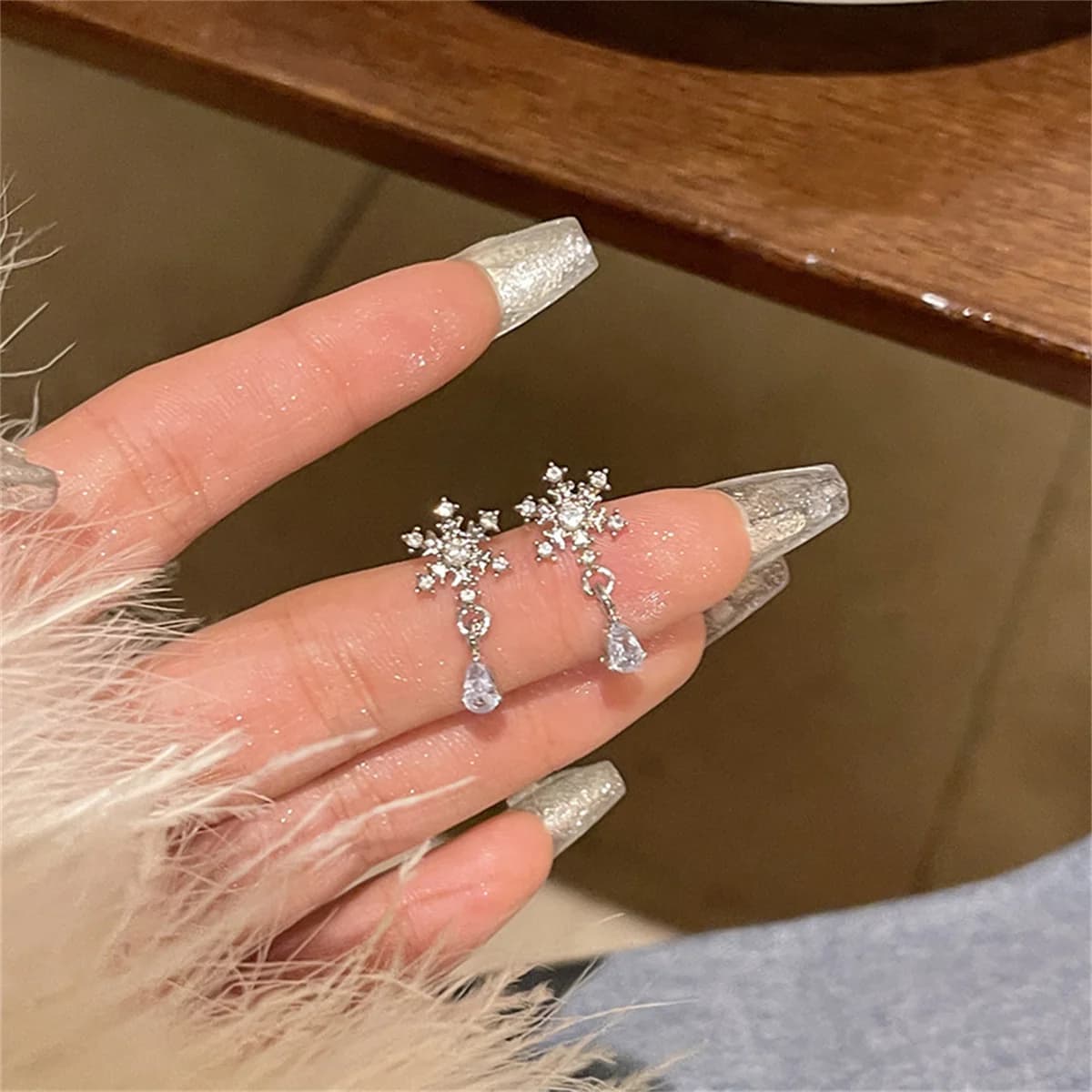 Orecchini a perno di lusso con zirconi a forma di fiocco di neve natalizio per donna, orecchini a goccia con nappe a forma di fiore di neve, gioielli da festa