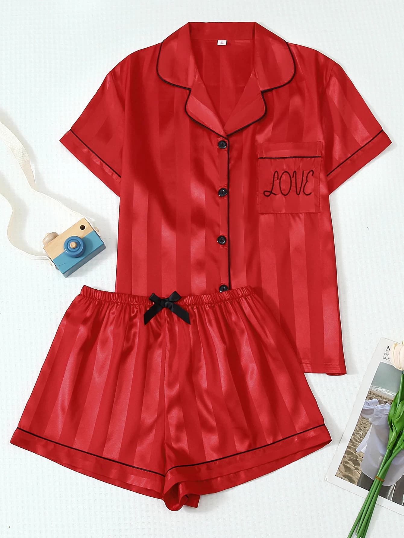 Two-Piece Set of Comfortable Satin Striped Printed Collared Button-Down Short-Sleeve Top with Pockets and Bow Shorts, Spring/Summer Women's Pajama Loungewear Set Suitable for Home Use