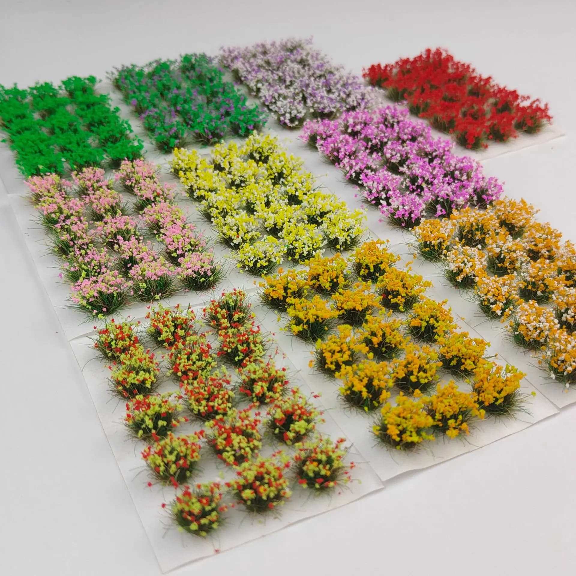 Kit modello a grappolo di fiori/erba da 10 mm per tavolo di sabbia da costruzione in miniatura Materiali per piante di fiori fatti a mano fai-da-te Diorama 15 pezzi/scatola