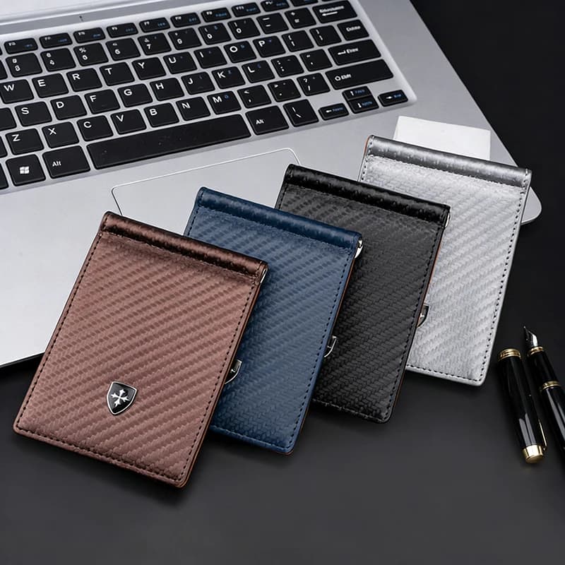 Portacarte da Uomo in Fibra di Carbonio, Portafoglio Bifold con Protezione RFID, Resistente ai Magneti, in Pelle PU