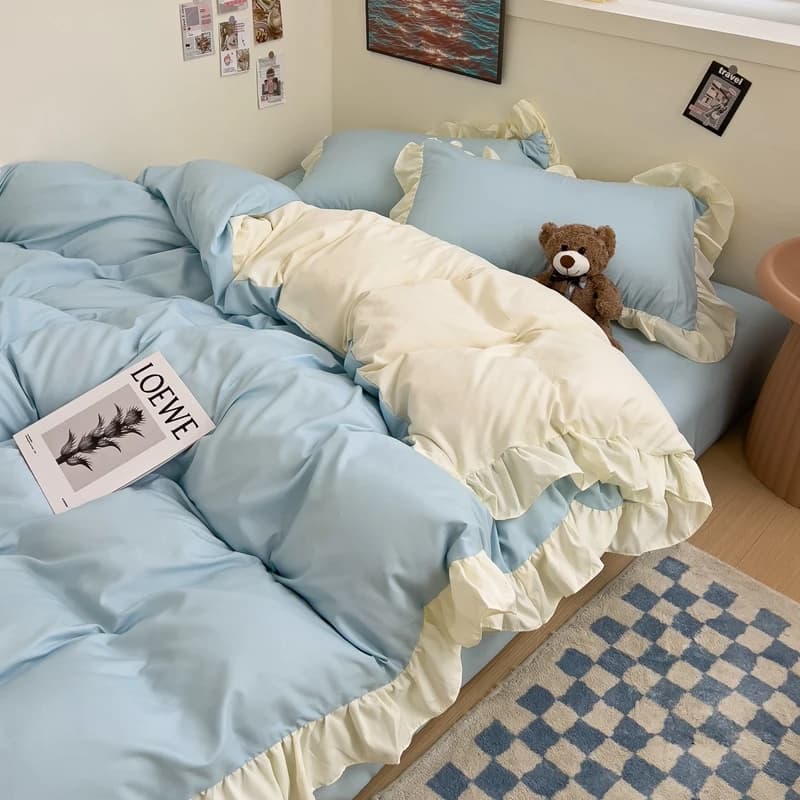 Ins Princess Set biancheria da letto 2024 Nuovo copripiumino Fresco blu tinta unita floreale rugoso Yann Set letto di quattro pezzi lenzuola