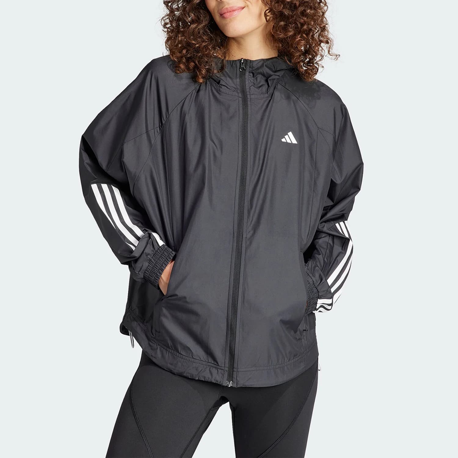 Giacca sportiva con cappuccio Adidas genuina HYGLM WINDB da donna IS8036