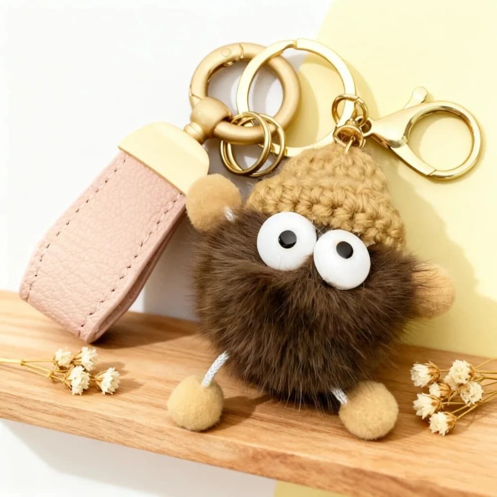 Portachiavi in metallo e pelle con simpatico pallino di peluche, piccolo ciondolo da cintura per auto, borsa, moto, regalo creativo per uomo, donna, coppia