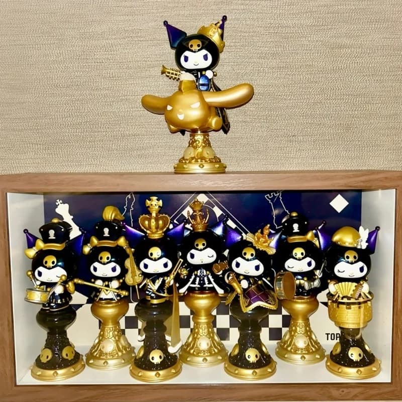 Scatola cieca originale della serie di scacchi Sanrio Kuromi Scatola misteriosa a sorpresa del fumetto Modello da collezione Decorazione della stanza carina Regalo personalizzato
