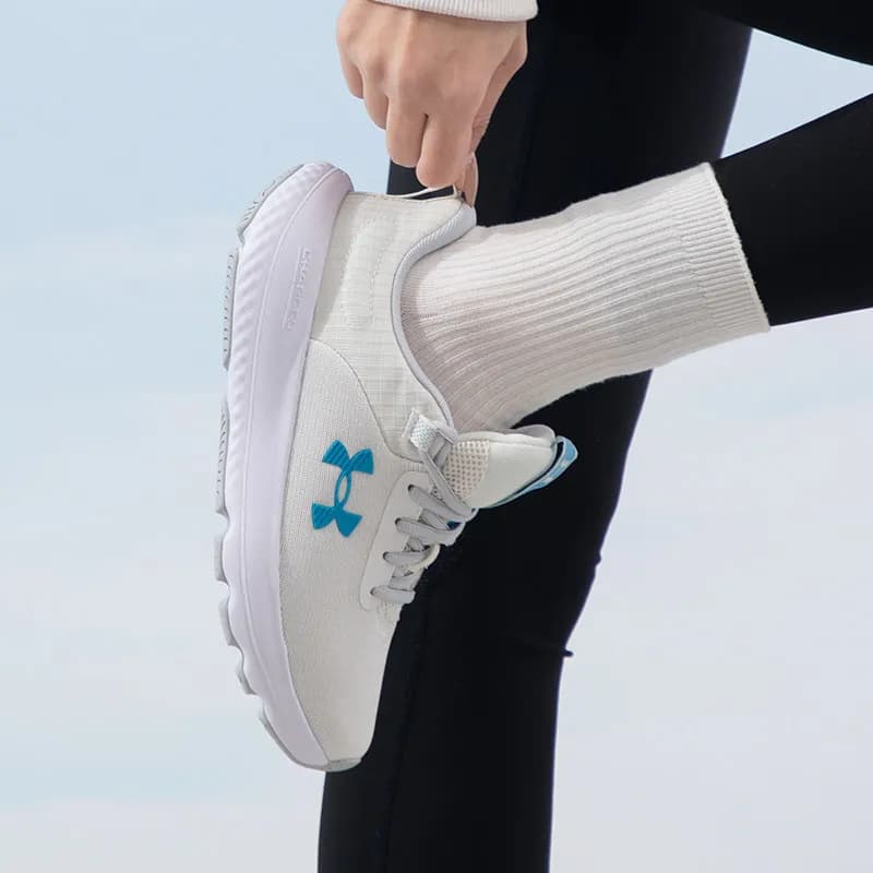 Scarpe casual da donna Under Armour Sneakers leggere e confortevoli Scarpe sportive traspiranti 3026683-302