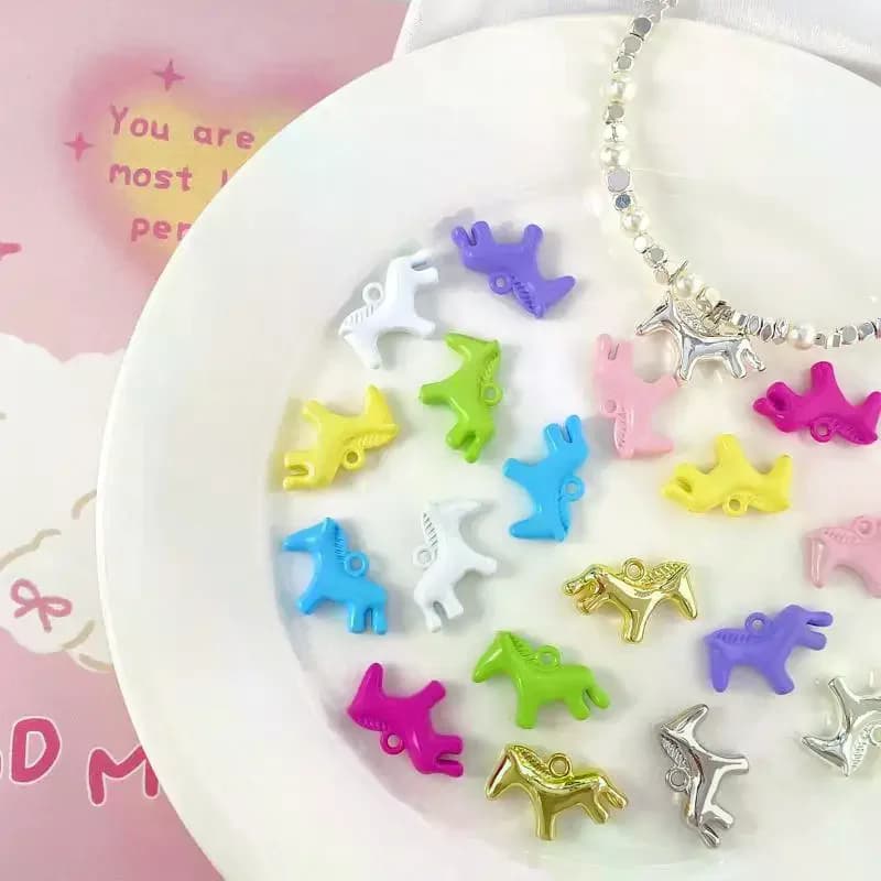 5 Pezzi Ciondoli Color Macaron a Forma di Cavallo, Charm per Collane e Orecchini Fatti a Mano, Accessori per Creazione di Gioielli Fai-da-Te