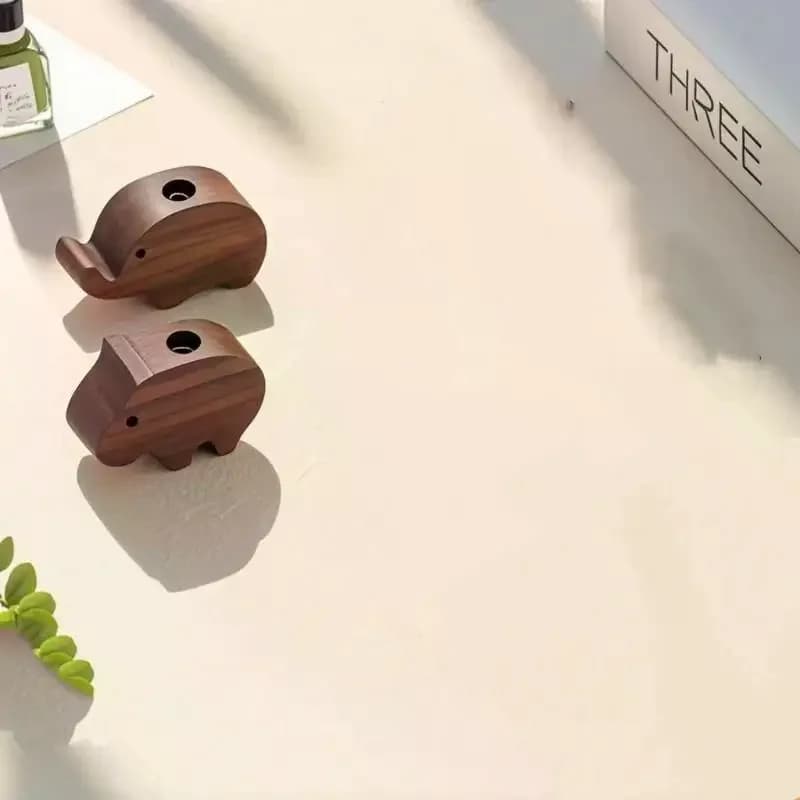 Cute Handmad Wooden ElephantEssential Oil Diffuser Home Perfume Diffuser Expander Beech Wood Reed Diffuser Bottle