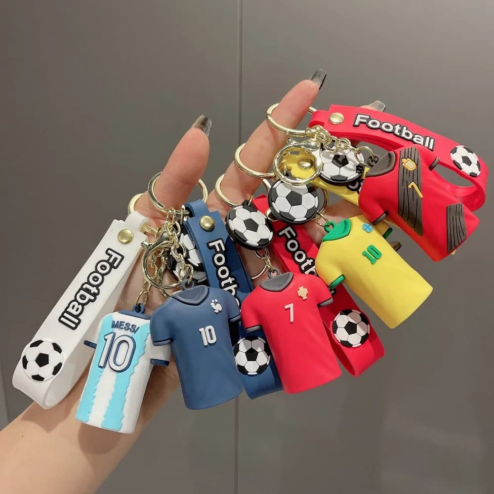 Set di 5 Portachiavi a Tema Calcistico con Maglie N.7 e N.10, Ciondoli per Zaini, Portachiavi per Auto, Accessori per Tifosi