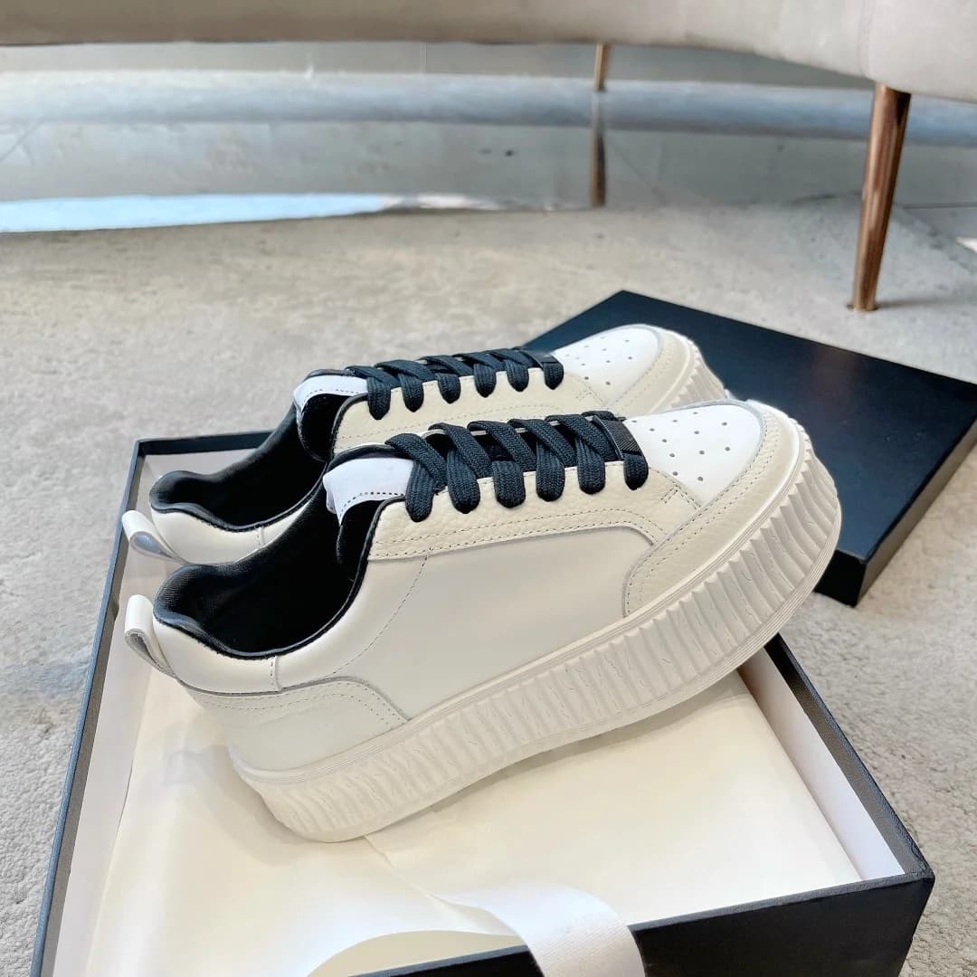Women's White Platform Sneakers Leather-trimmed Casual White Sneakers Lace-up Breathable Low-top Flats Street Style Sneakers