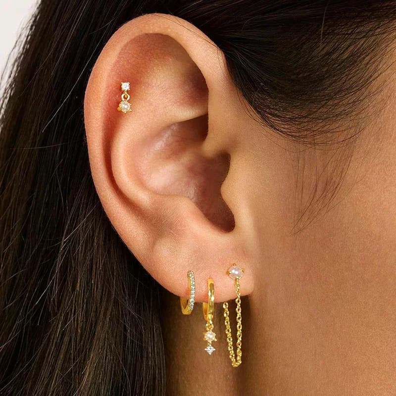 Set di 4 orecchini a catena da donna, alla moda, a forma di fiore, per trago, cartilagine, helix e lobo, gioielli per piercing all'ingrosso