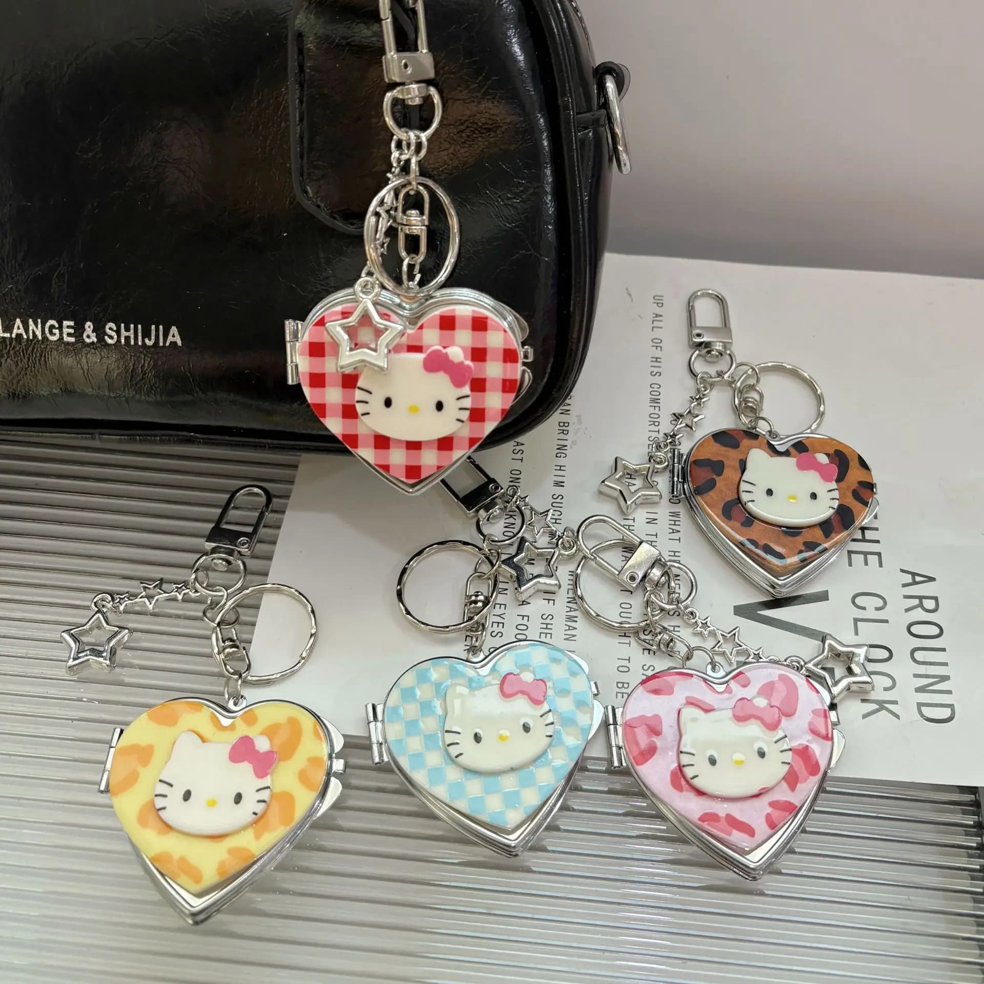 Grazioso Portachiavi a Forma di Cuore con Stampa Leopardata e Motivo a Quadretti, Specchietto Portatile, Ciondolo per Borsa, Regalo per la Fidanzata