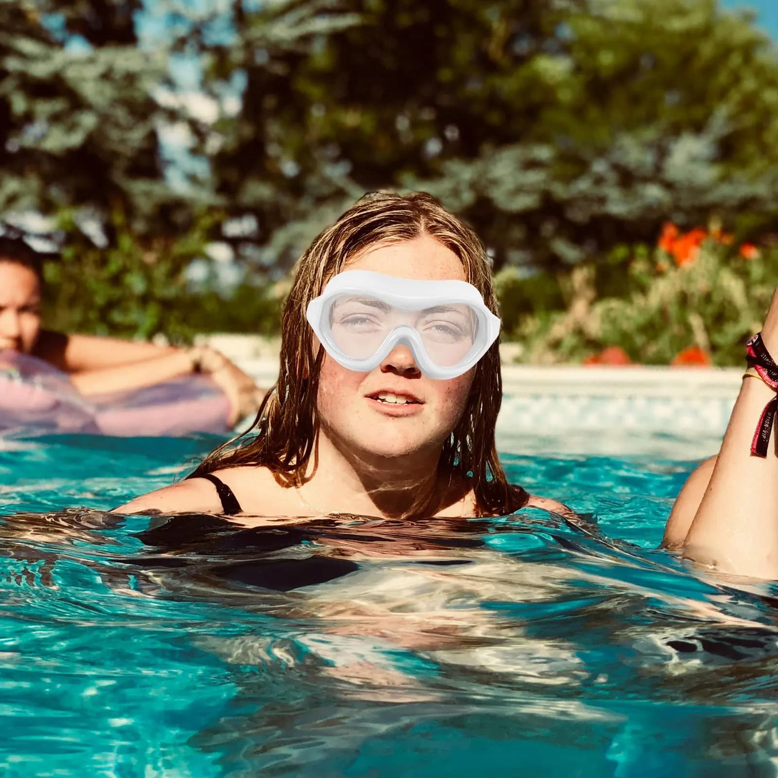 Adults Wide Frame Swimming Goggles Adjustable Lightweight Swim Glasses Unisex Comfortable Swimming Eyewear Swim Goggles