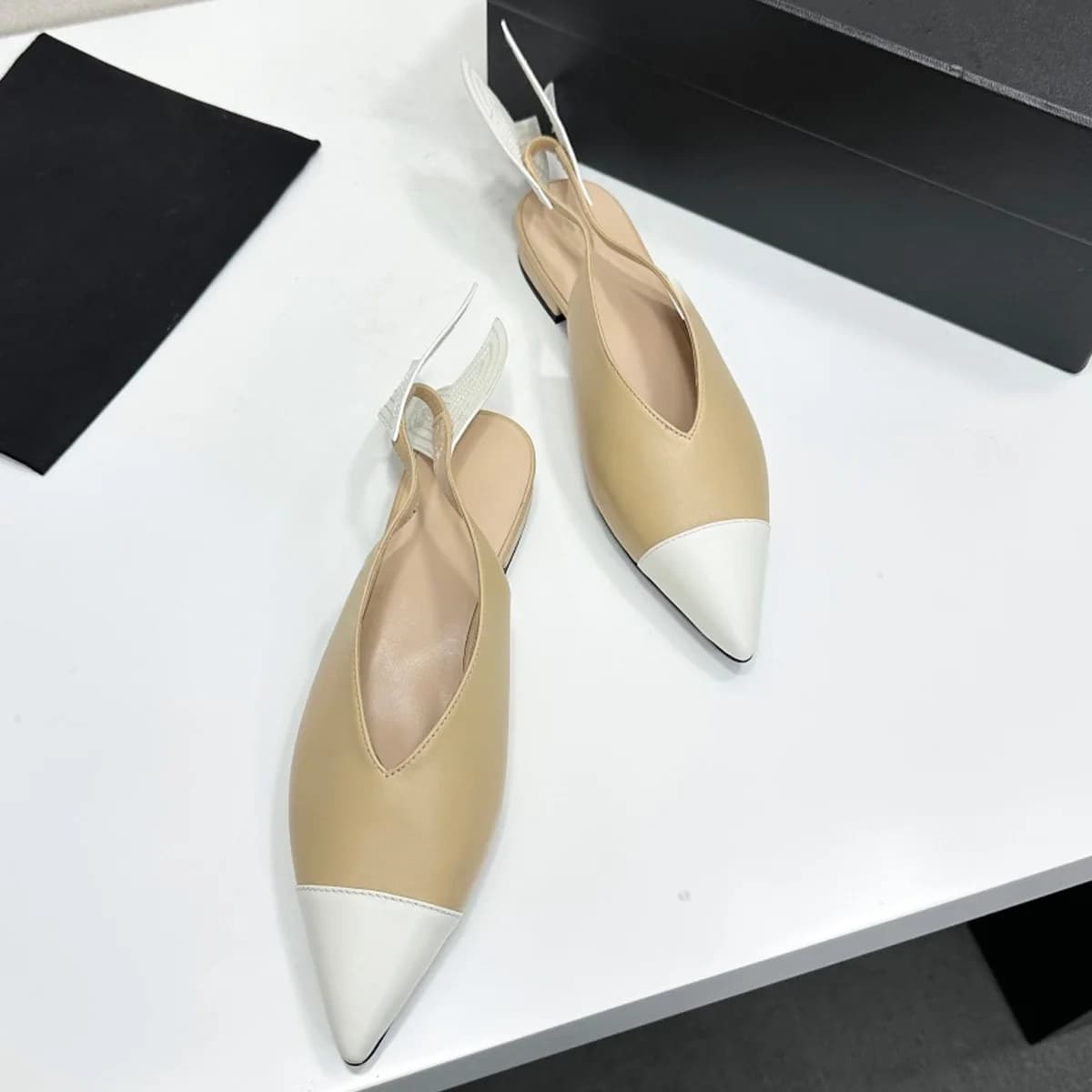 2026 Women's Two-Tone Cap-Toe Wing Back Pointed Toe Slingback Flat Mules, Retro Daily Date Evening Party Shoes YYT26060172