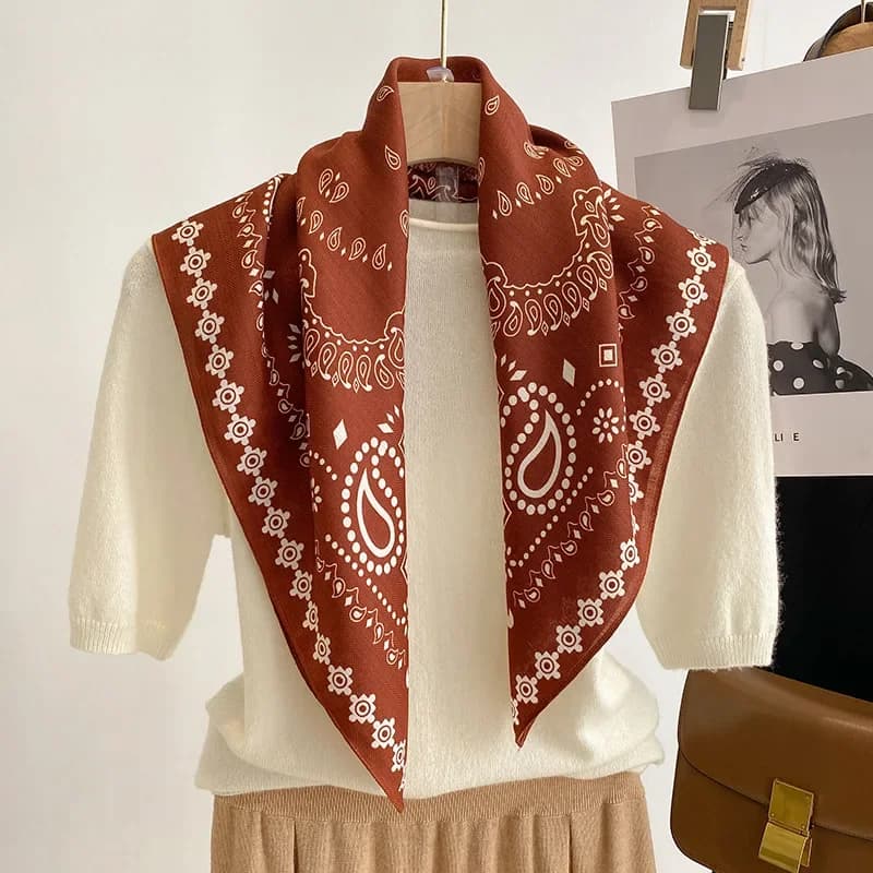Sciarpa quadrata con stampa cashew da 70 cm per la primavera/estate, bandana traspirante in finta seta da donna, foulard di lusso da donna, hijab alla moda