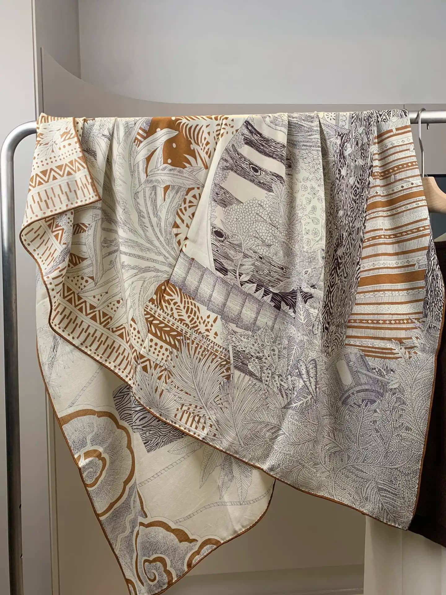 Sciarpa di lana di seta quadrata grande 135 cm Scialle grande arrotolato a mano da donna Stola di Pashmina di design di lusso Una notte di estate