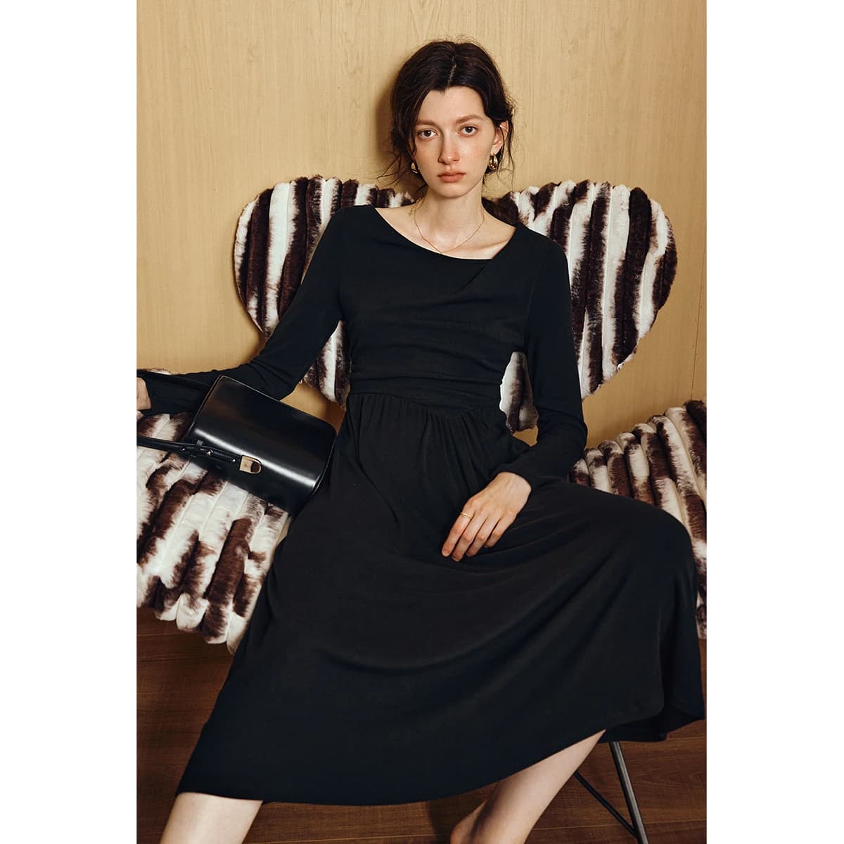 OLrain 2026 Autumn Women Black Knitted Dress 2026 French Elegant Long Sleeve Slim Fit Figure Flattering Midi Dress O57QL001092